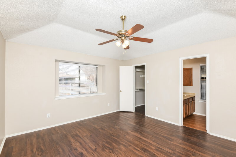 2,105/Mo, 6436 Peggy Dr Fort Worth, TX 76133 Main Bedroom View