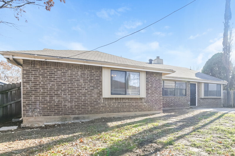 2,105/Mo, 6436 Peggy Dr Fort Worth, TX 76133 Rear View