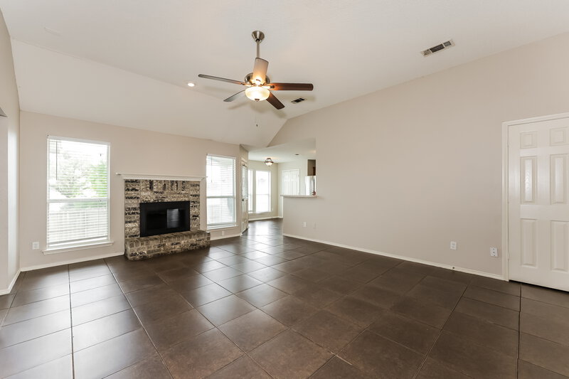 2,170/Mo, 706 Valleycreek Rd Mesquite, TX 75181 Living Room View 2