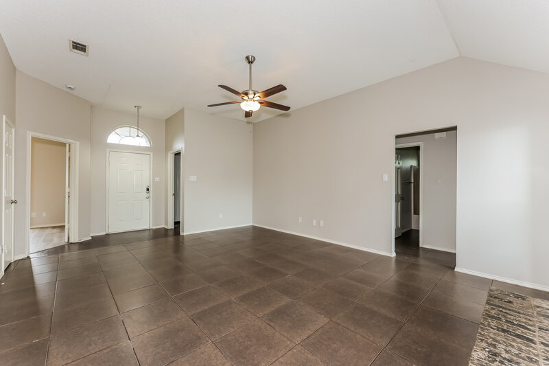 2,170/Mo, 706 Valleycreek Rd Mesquite, TX 75181 Living Room View 3