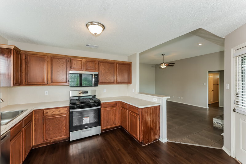 2,170/Mo, 706 Valleycreek Rd Mesquite, TX 75181 Kitchen View 2