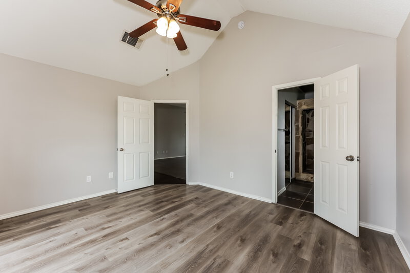 2,170/Mo, 706 Valleycreek Rd Mesquite, TX 75181 Main Bedroom View 2