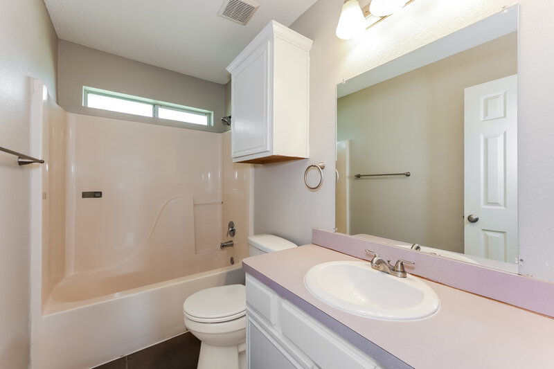2,170/Mo, 706 Valleycreek Rd Mesquite, TX 75181 Bathroom View