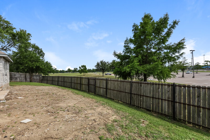 2,170/Mo, 706 Valleycreek Rd Mesquite, TX 75181 Backyard View