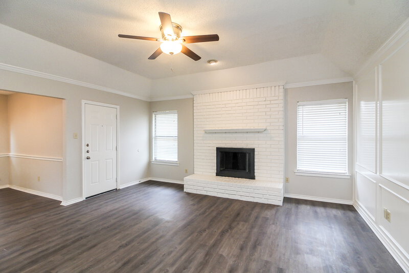 1,930/Mo, 4836 Barberry Drive Fort Worth, TX 76133 Living Room View