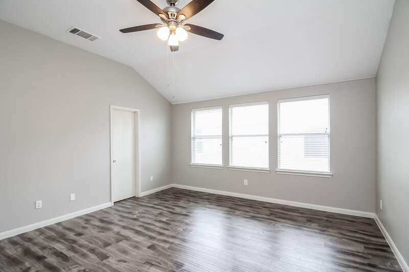2,300/Mo, 1320 Illinois Ave Lancaster, TX 75134 Living Room View 4