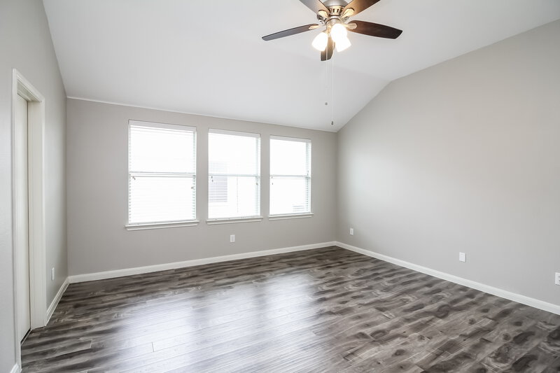 2,300/Mo, 1320 Illinois Ave Lancaster, TX 75134 Living Room View 5