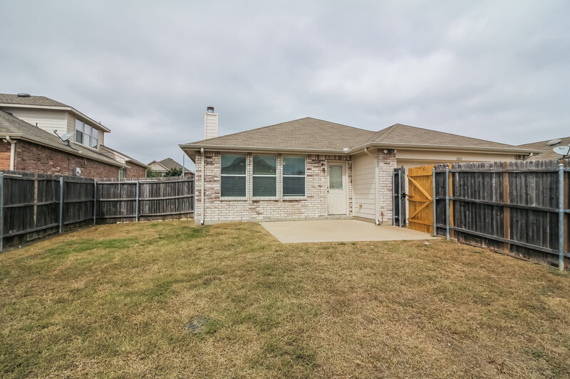 2,300/Mo, 1320 Illinois Ave Lancaster, TX 75134 Rear View
