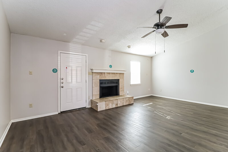 1,965/Mo, 2917 Highlawn Terrace Fort Worth, TX 76133 Living Room View