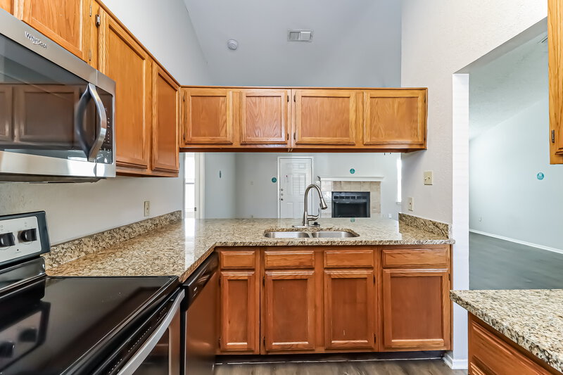 1,965/Mo, 2917 Highlawn Terrace Fort Worth, TX 76133 Kitchen View 2