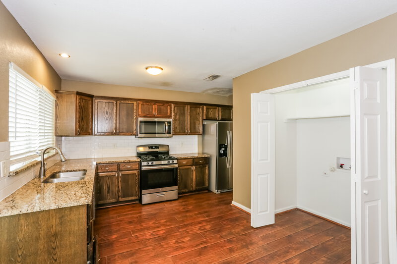2,460/Mo, 1524 Chapman St Cedar Hill, TX 75104 Kitchen View
