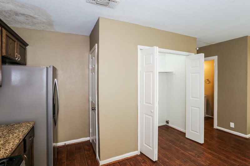 2,460/Mo, 1524 Chapman St Cedar Hill, TX 75104 Kitchen View 2