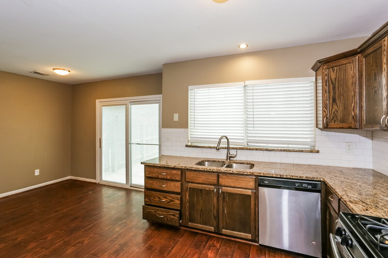 2,460/Mo, 1524 Chapman St Cedar Hill, TX 75104 Kitchen View 3