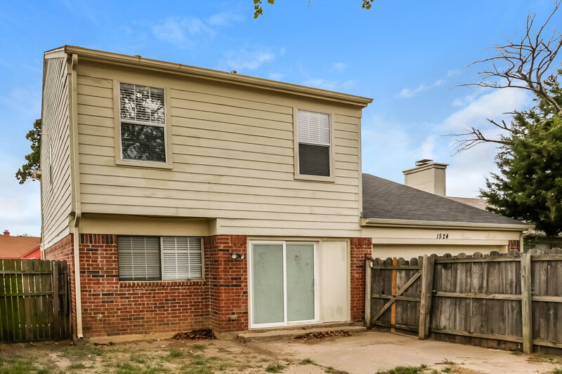 2,460/Mo, 1524 Chapman St Cedar Hill, TX 75104 Rear View