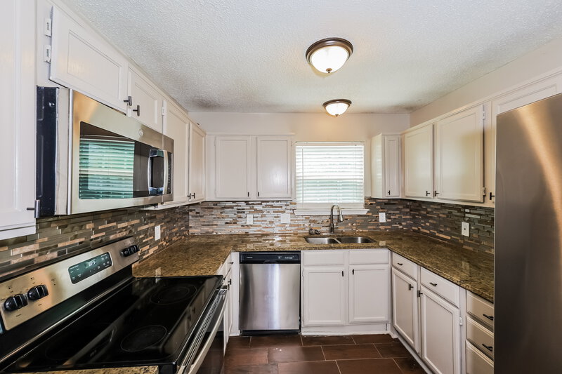 2,260/Mo, 1119 Brewer Dr. Cedar Hill, TX 75104 Kitchen View