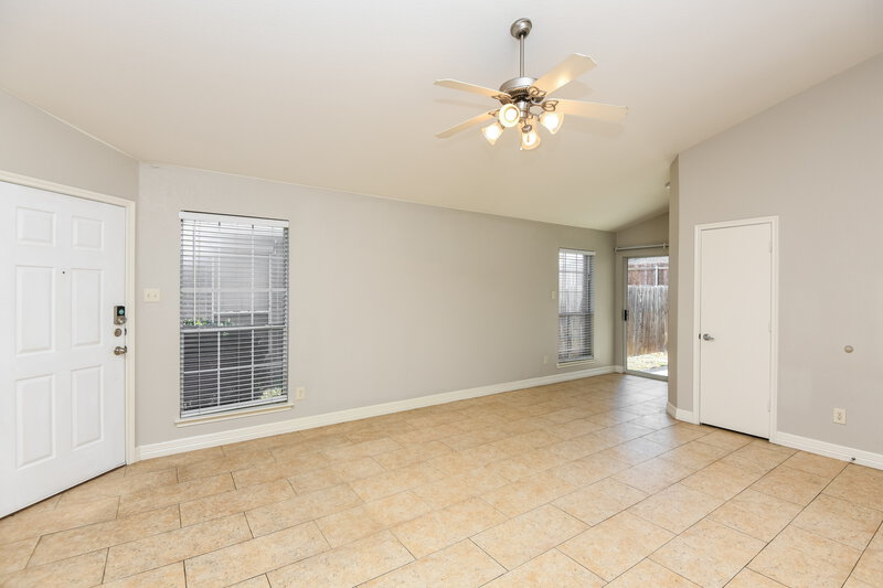 1,800/Mo, 1268 Kielder Circle Fort Worth, TX 76134 Living Room View 3