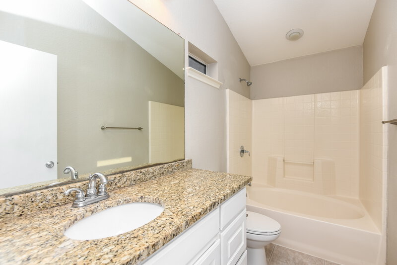1,800/Mo, 1268 Kielder Circle Fort Worth, TX 76134 Main Bathroom View