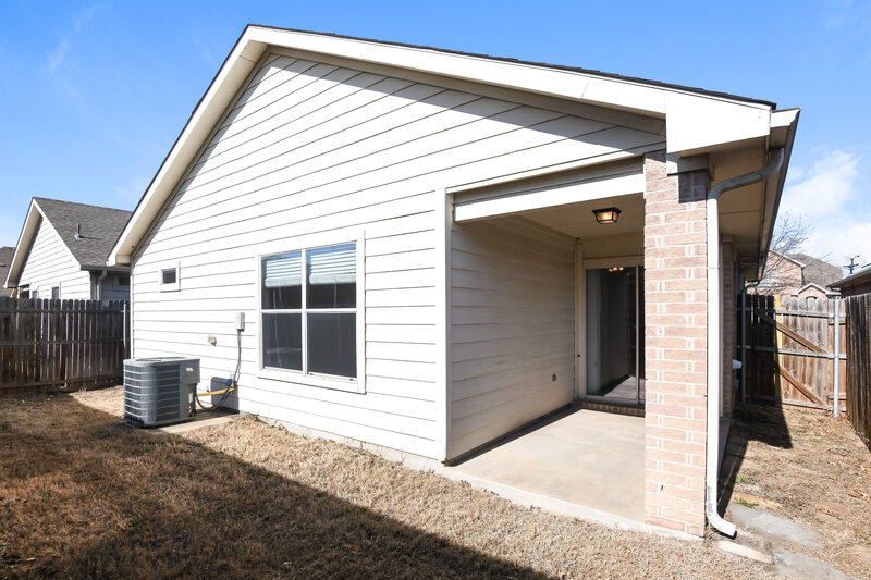 1,800/Mo, 1268 Kielder Circle Fort Worth, TX 76134 Rear View