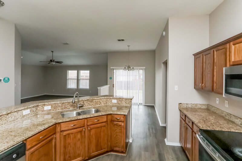 2,055/Mo, 1338 Kentucky Avenue Lancaster, TX 75134 Kitchen View 2