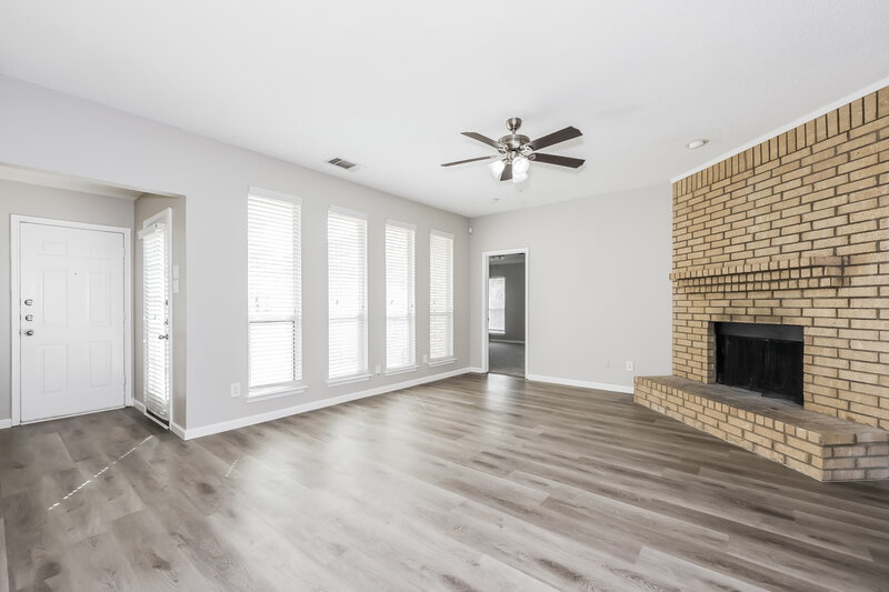 2,660/Mo, 1516 Warwick Drive Lancaster, TX 75134 Living Room View 2