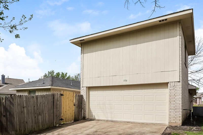 2,660/Mo, 1516 Warwick Drive Lancaster, TX 75134 Rear View 2