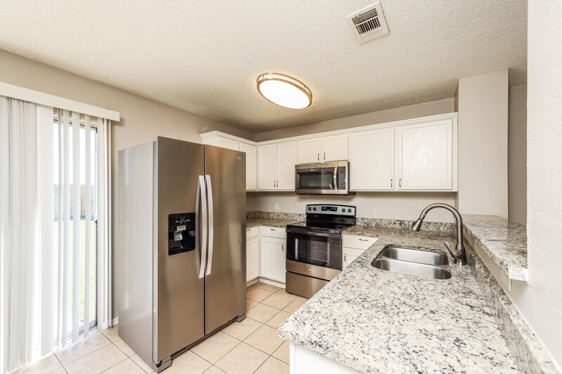 2,315/Mo, 1616 Columbia Drive Glenn Heights, TX 75154 Kitchen View 2