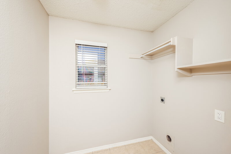 2,315/Mo, 1616 Columbia Drive Glenn Heights, TX 75154 Laundry Room View