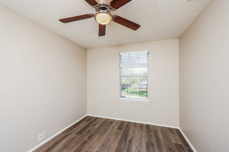 2,315/Mo, 1616 Columbia Drive Glenn Heights, TX 75154 Bedroom View 2