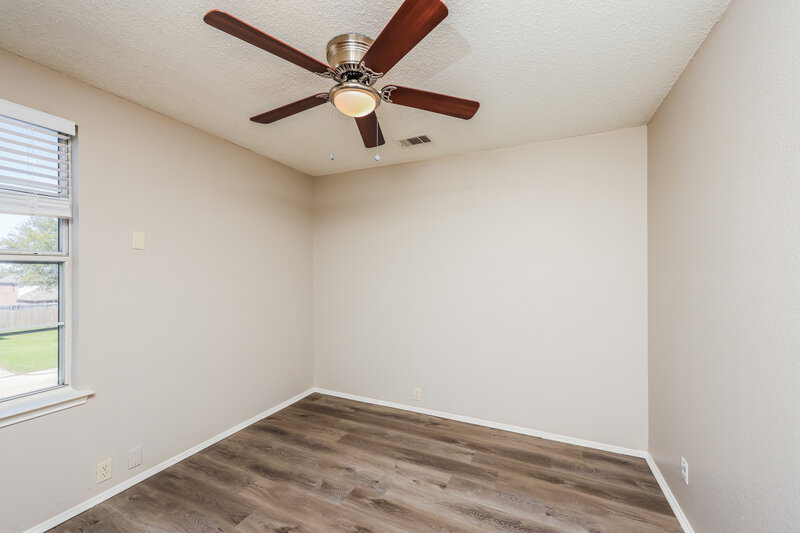 2,315/Mo, 1616 Columbia Drive Glenn Heights, TX 75154 Bedroom View 3