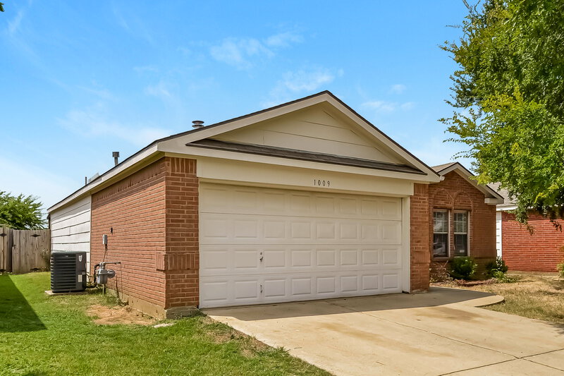 2,025/Mo, 1009 Springcreek Dr Denton, TX 76210 Front View