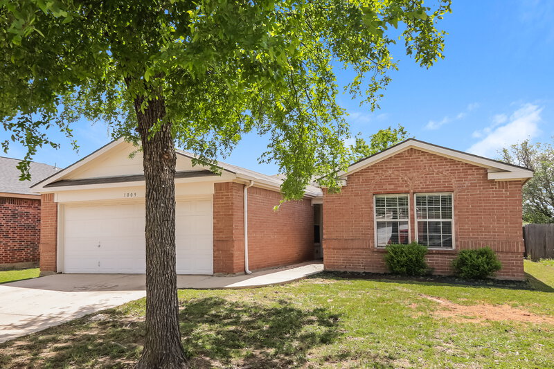 2,010/Mo, 1009 Springcreek Dr Denton, TX 76210 Front View