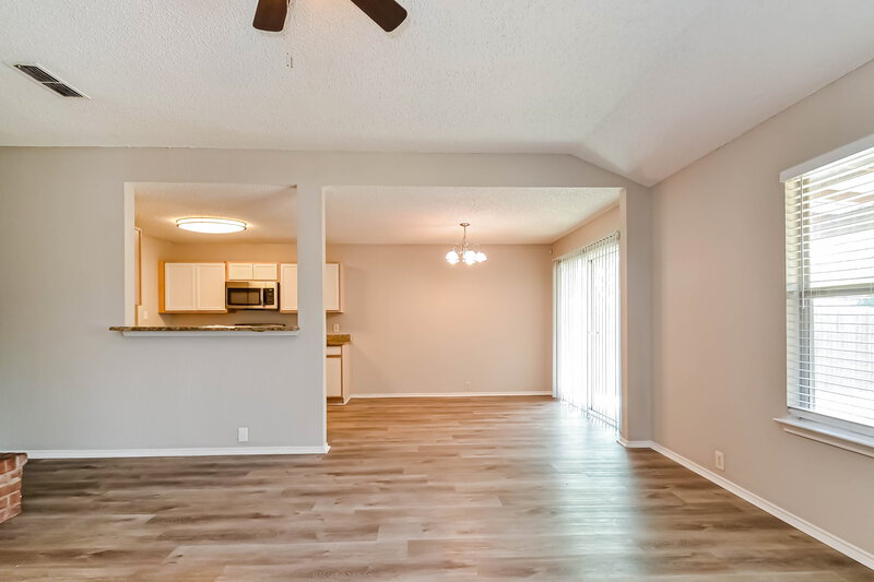 2,025/Mo, 1009 Springcreek Dr Denton, TX 76210 Living Room View