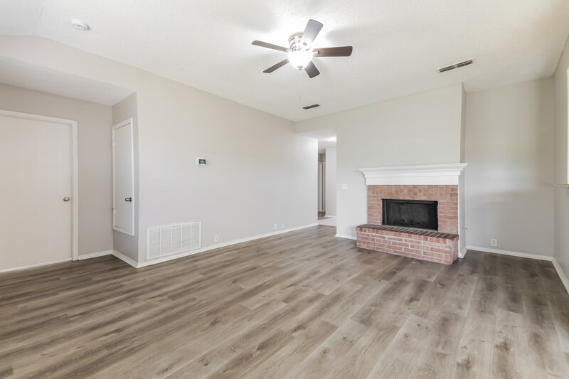 2,010/Mo, 1009 Springcreek Dr Denton, TX 76210 Living Room View 3