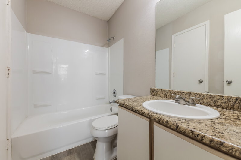 2,010/Mo, 1009 Springcreek Dr Denton, TX 76210 Main Bathroom View