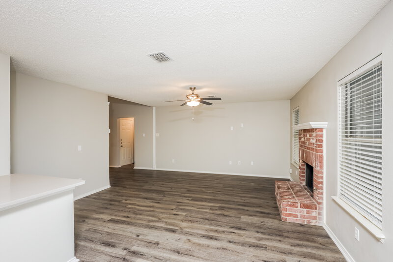 2,445/Mo, 214 Layman Dr Cedar Hill, TX 75104 Living Room View 2