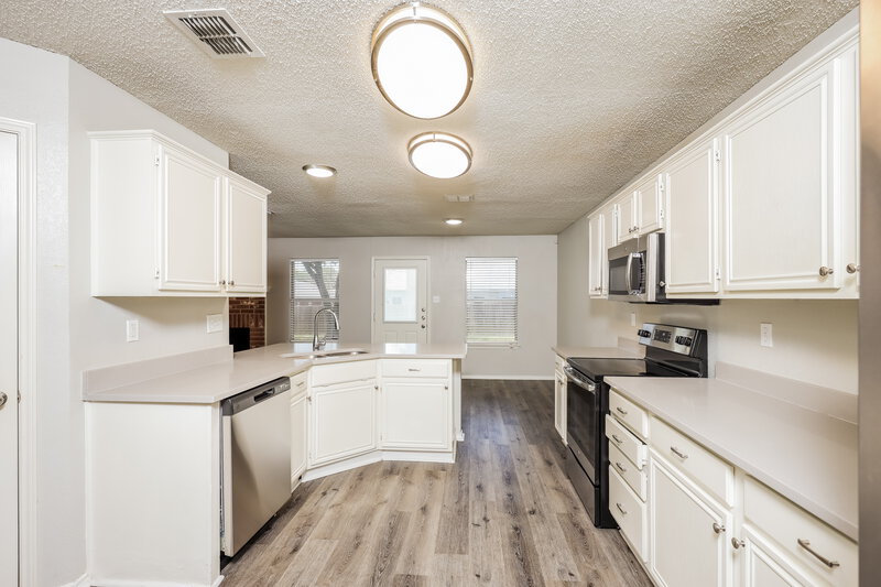 2,445/Mo, 214 Layman Dr Cedar Hill, TX 75104 Kitchen View 2