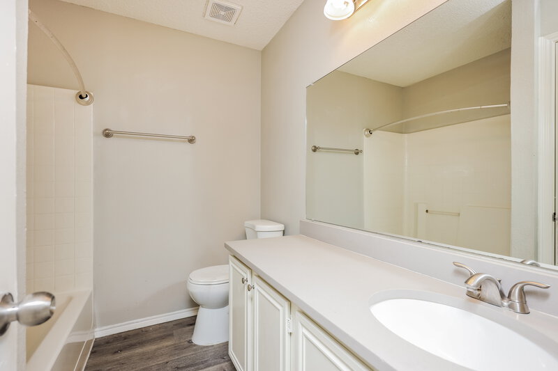 2,445/Mo, 214 Layman Dr Cedar Hill, TX 75104 Bathroom View