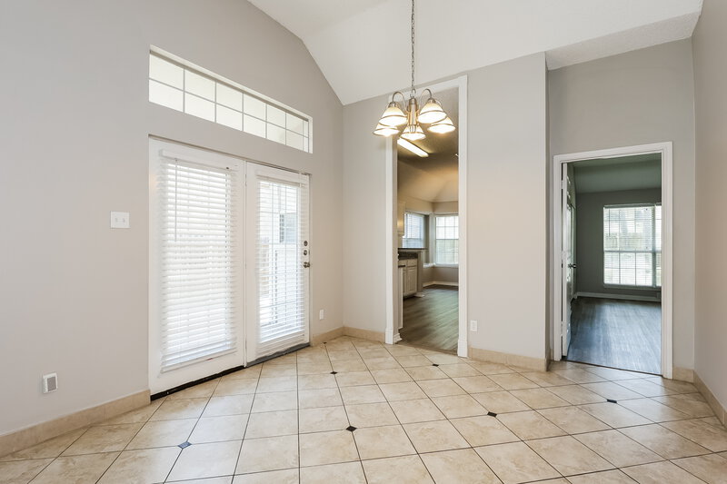 2,200/Mo, 817 Clover Hill Lane Cedar Hill, TX 75104 Dining Room View