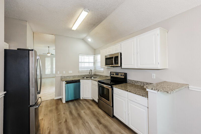 2,200/Mo, 817 Clover Hill Lane Cedar Hill, TX 75104 Kitchen View