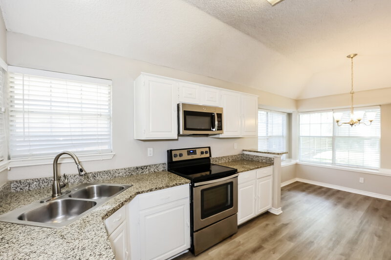 2,200/Mo, 817 Clover Hill Lane Cedar Hill, TX 75104 Kitchen View 2