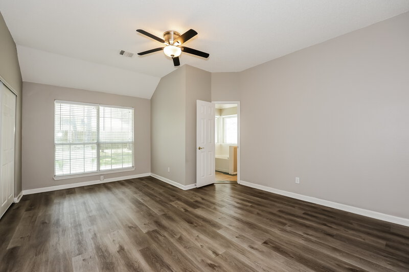 2,200/Mo, 817 Clover Hill Lane Cedar Hill, TX 75104 Main Bedroom View