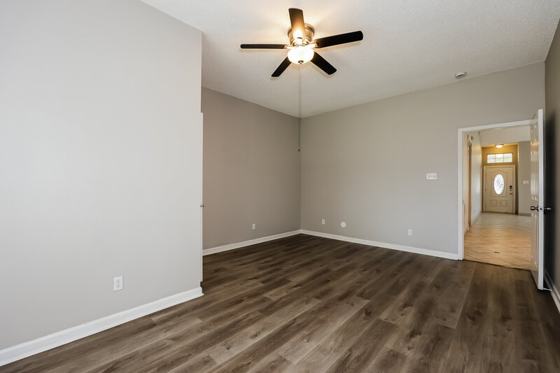 2,200/Mo, 817 Clover Hill Lane Cedar Hill, TX 75104 Main Bedroom View 2