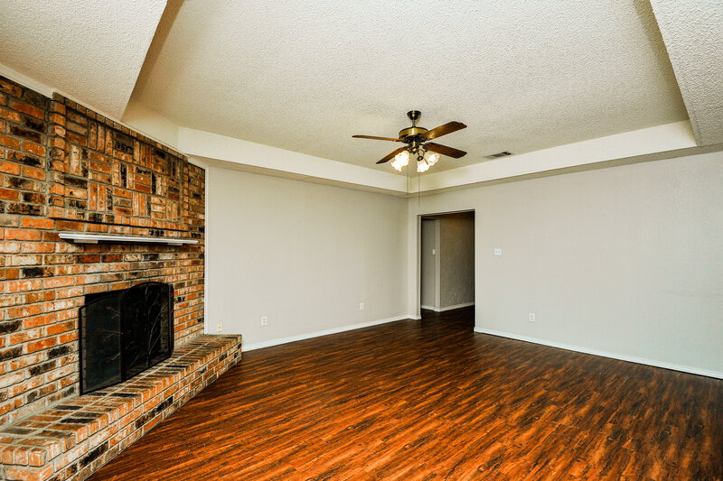 1,975/Mo, 4909 Barberry Drive Fort Worth, TX 76133 Living Room View