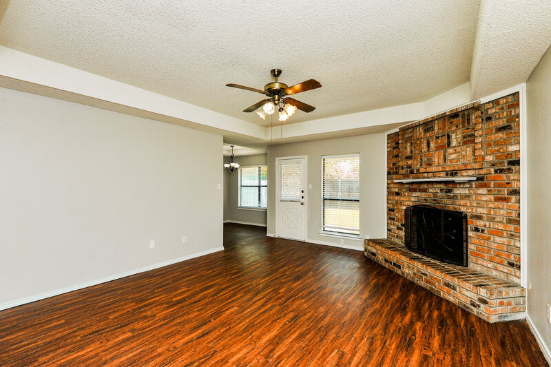 1,975/Mo, 4909 Barberry Drive Fort Worth, TX 76133 Living Room View 2