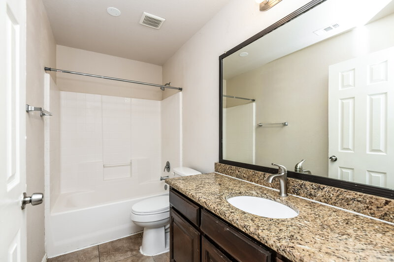 2,215/Mo, 1127 Kielder Court Fort Worth, TX 76134 Bathroom View