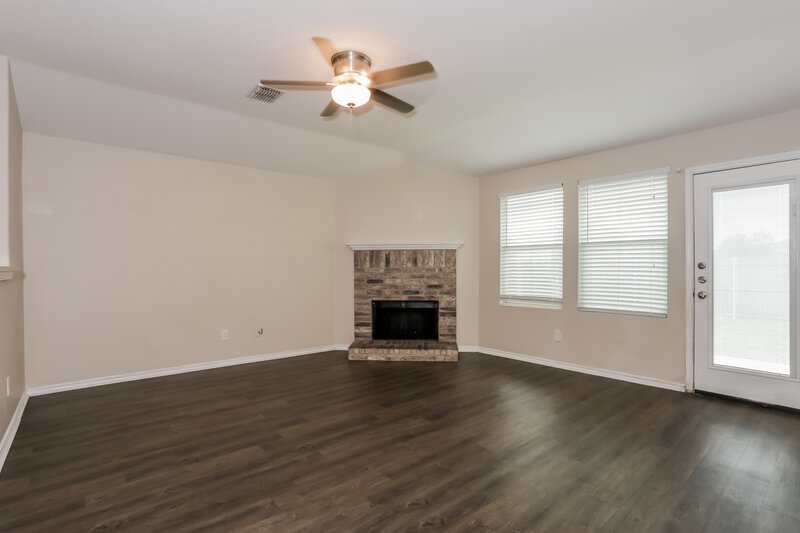 2,055/Mo, 636 Horn Street Crowley, TX 76036 Living Room View