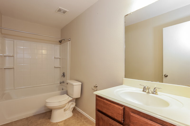 2,055/Mo, 636 Horn Street Crowley, TX 76036 Bathroom View