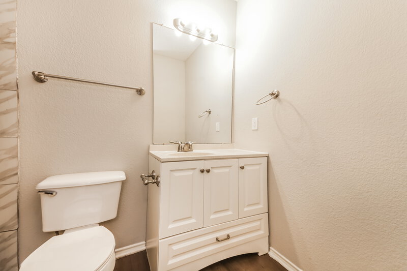 2,060/Mo, 237 Yale Blvd Glenn Heights, TX 75154 Bathroom View