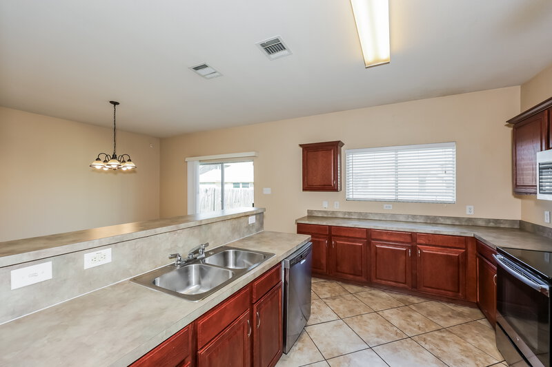 1,820/Mo, 1104 Castle Springs Rd. Fort Worth, TX 76134 Kitchen View