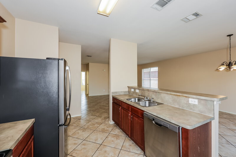 1,820/Mo, 1104 Castle Springs Rd. Fort Worth, TX 76134 Kitchen View 3